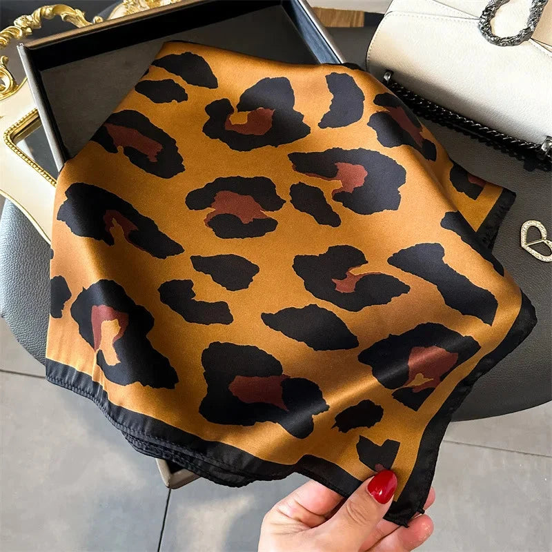 Foulard imprimé léopard en mousseline