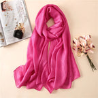 Foulard long au toucher satiné