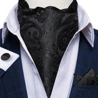 Foulard masculin en soie façon cravate