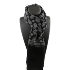 Foulard masculin porté au cou