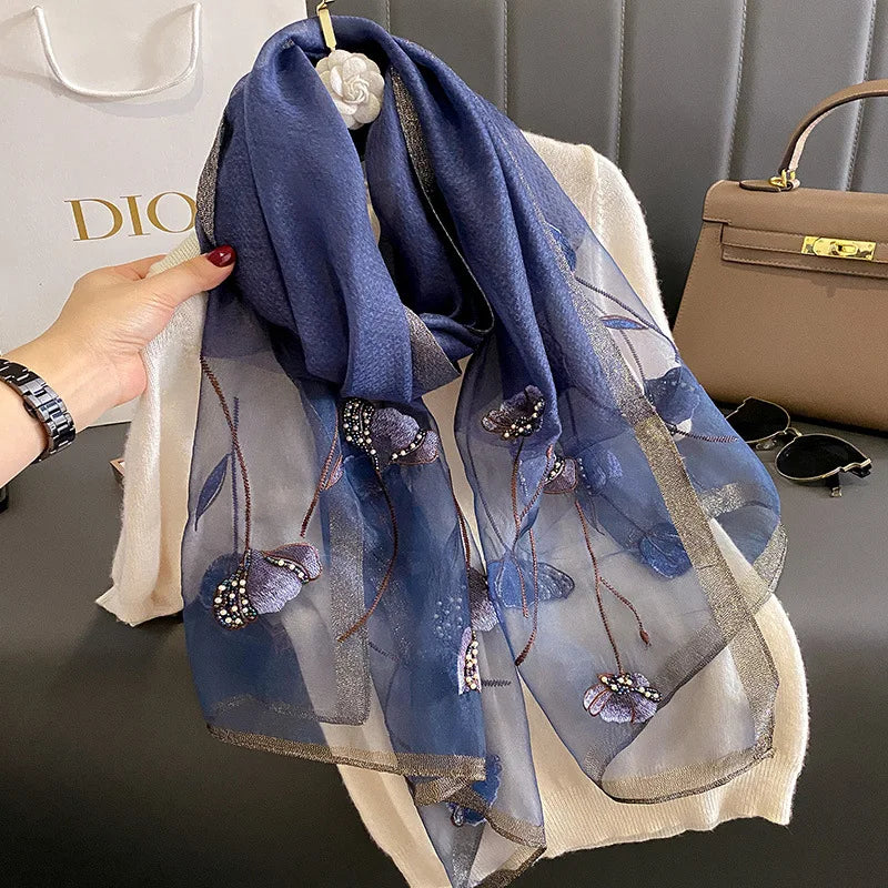 Foulard mousseline de soie destiné aux femmes