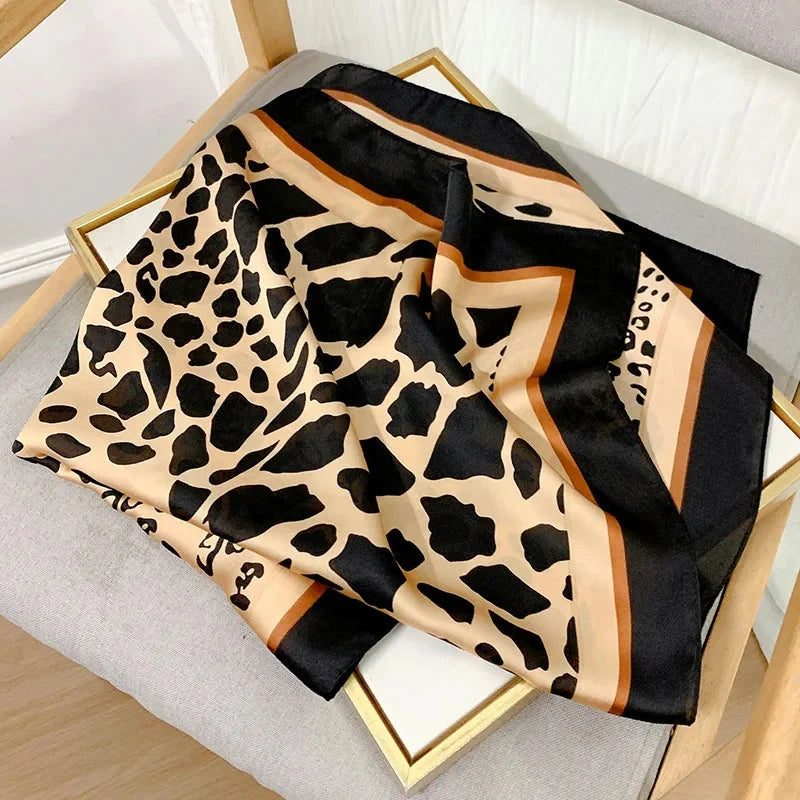 Foulard mousseline façon léopard