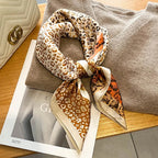 Foulard mousseline orné d’un imprimé léopard
