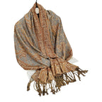 Foulard orné de motifs ethniques