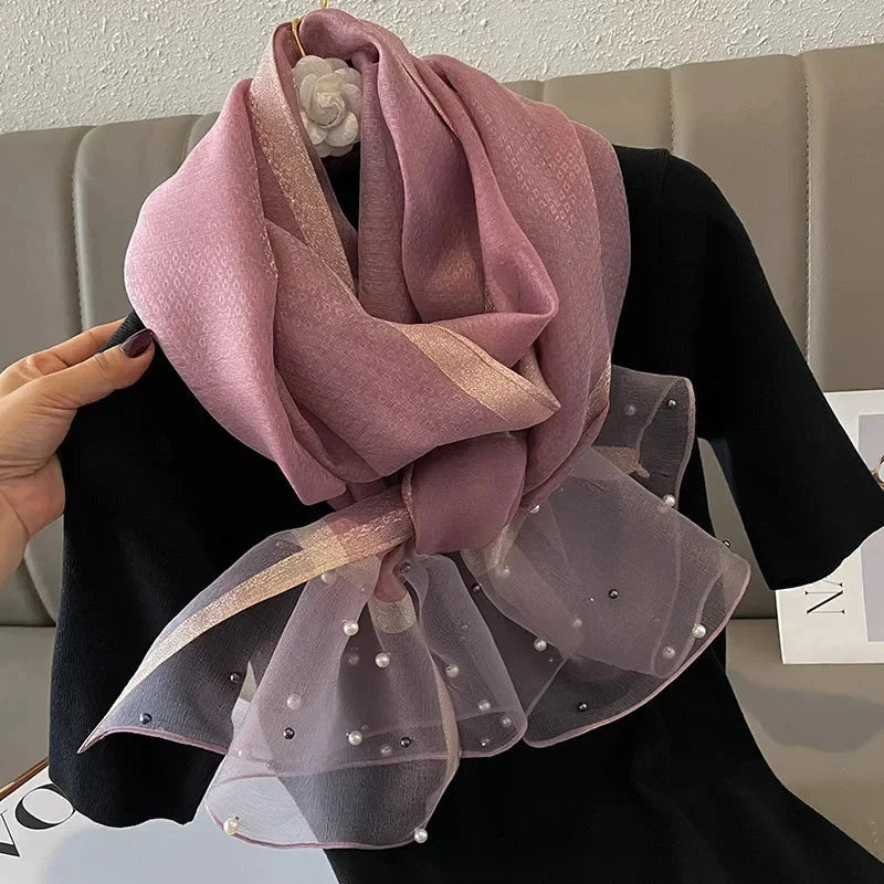 Foulard paré de perles