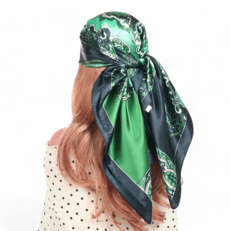 Foulard pour agrémenter les cheveux
