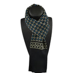 Foulard pour homme autour du cou