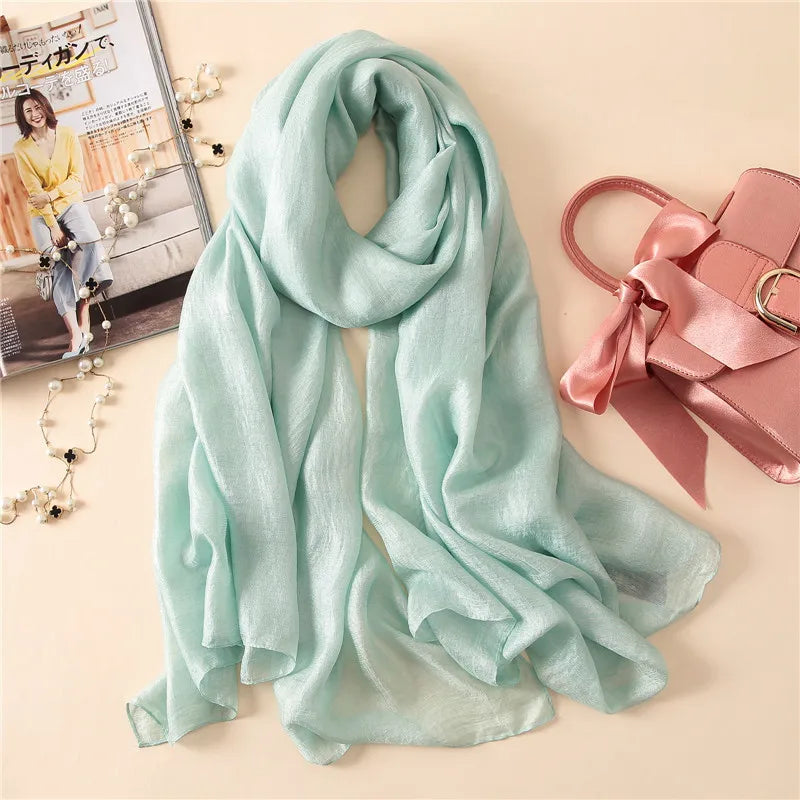 Foulard satiné en grande longueur