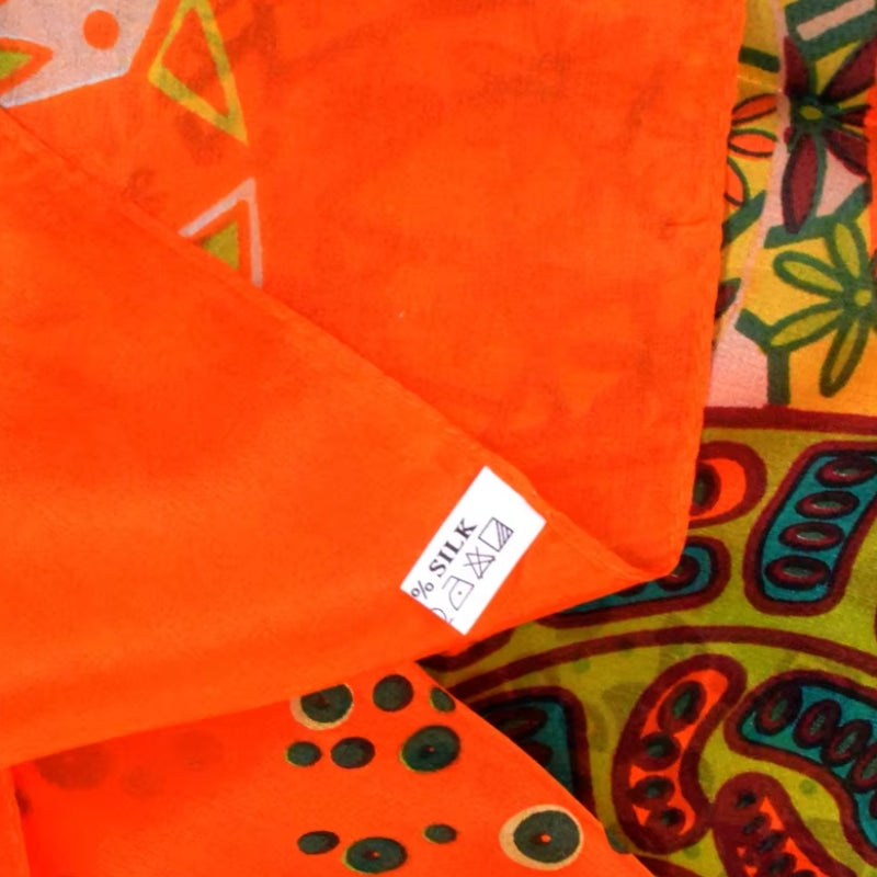Foulard soyeux de couleur orange