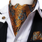 Foulard soyeux en forme de cravate