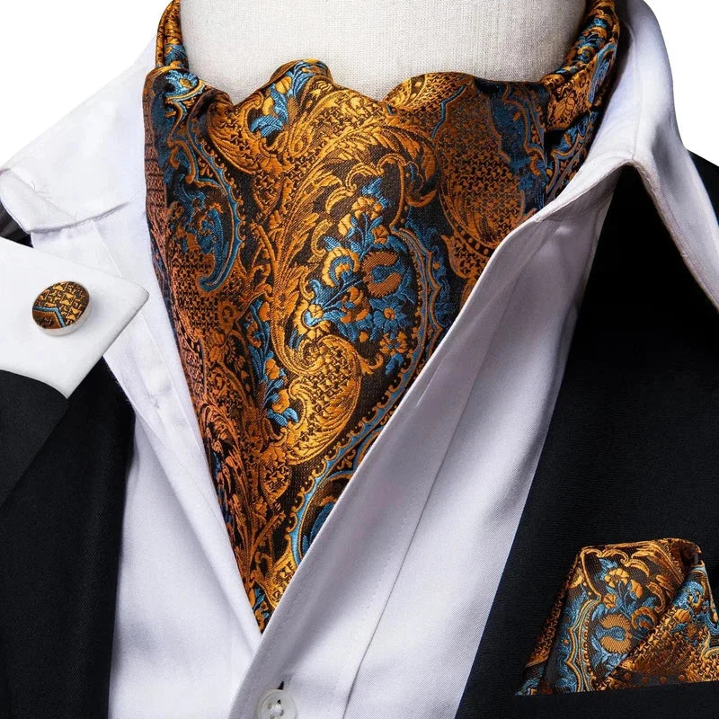 Foulard soyeux en forme de cravate