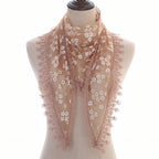 Foulard triangle en dentelle