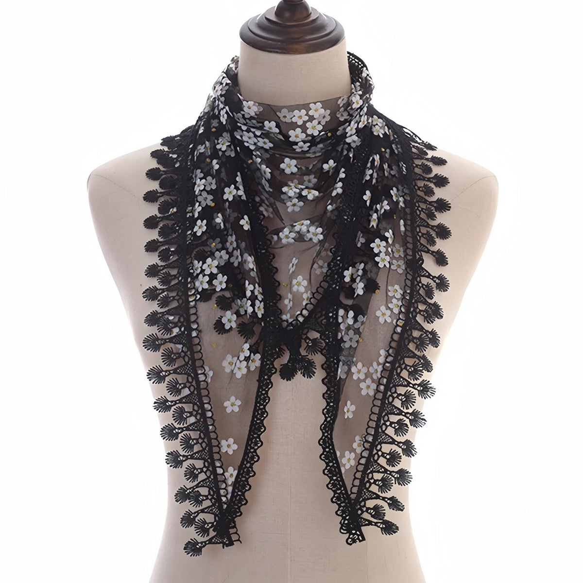 Foulard triangulaire matière dentelle