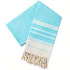 Fouta avec rayures asymétriques et bords frangés pour plage