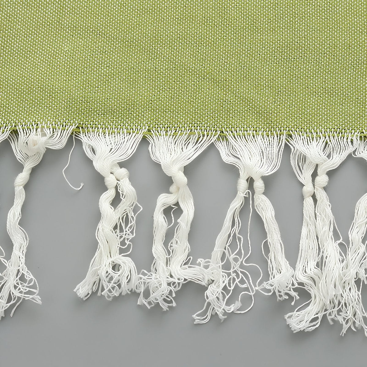 Fouta de plage avec rayures centrées et franges