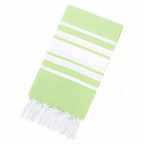 Fouta de plage rayée au centre et frangée