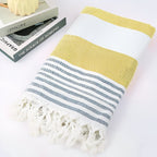 Fouta de plage tricolore à rayures avec franges
