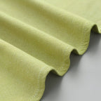 Fouta frangée de plage ornée de rayures centrées