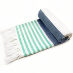 Fouta frangée de plage rayée en trois couleurs