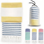 Fouta tricolore à rayures et finitions frangées de plage