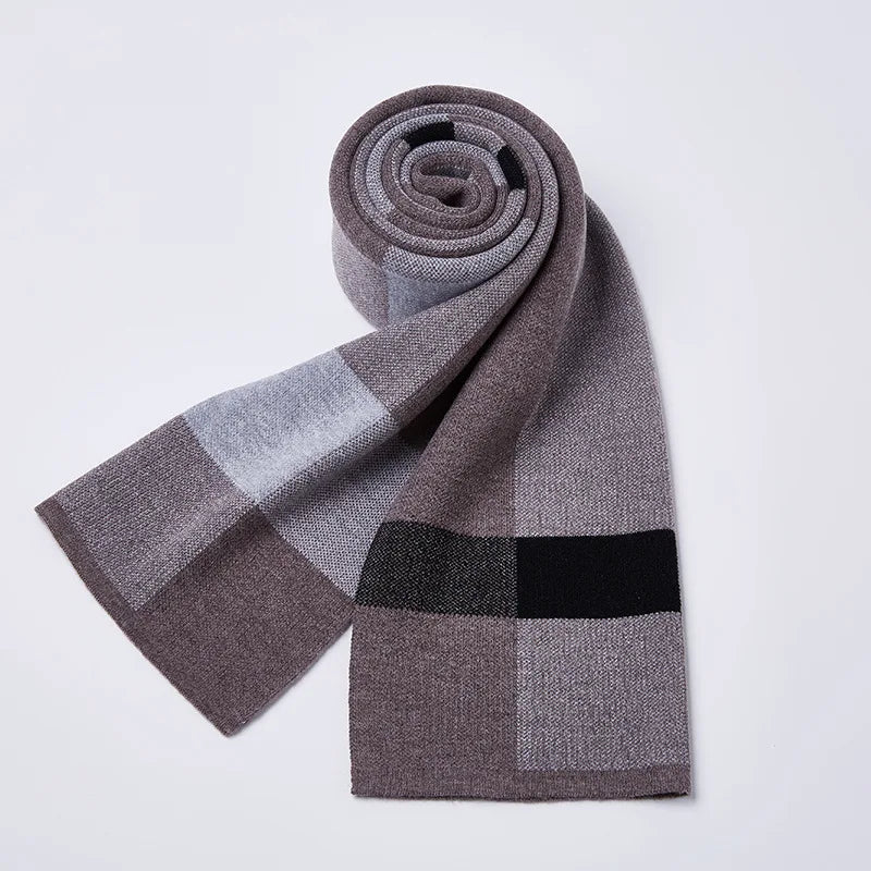 Grand modèle d’écharpe en laine pour homme