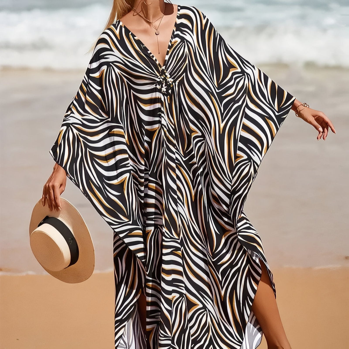 Grande robe colorée avec encolure en V pour la plage