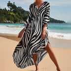 Grande robe multicolore de plage à encolure en V