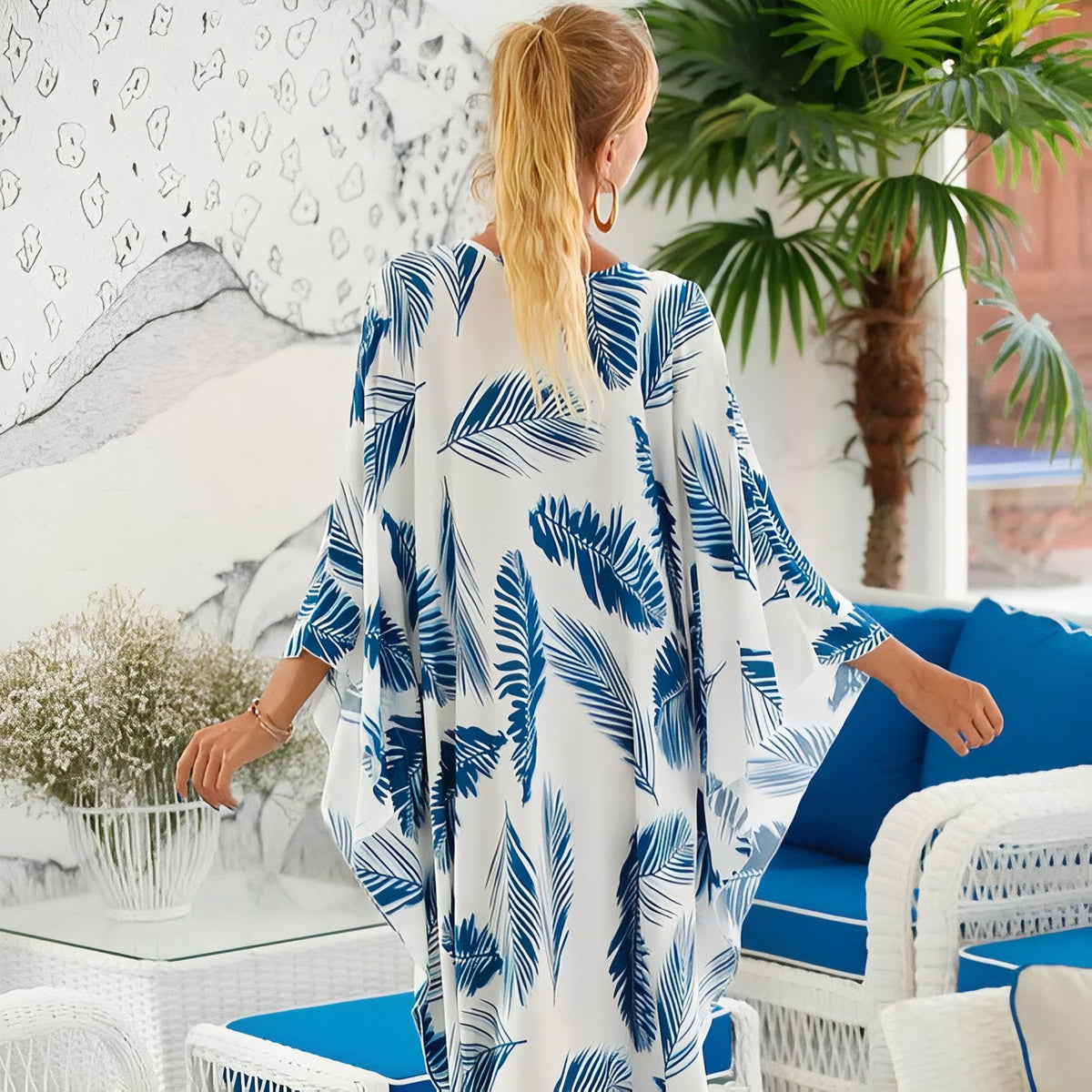 Grande robe multicolore pour la plage avec col V