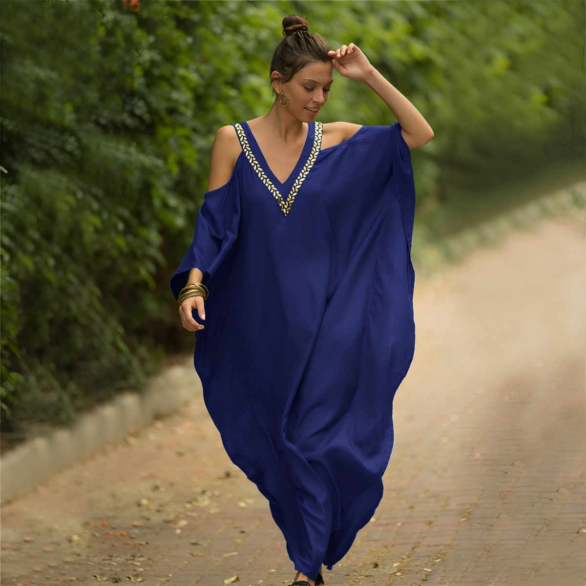 Kaftan féminin balnéaire d’inspiration orientale