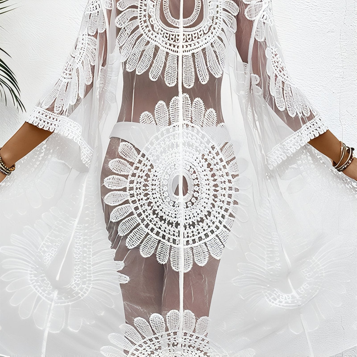 Kimono balnéaire confectionné en dentelle