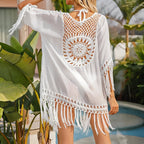 Kimono blanc d’été doté de franges