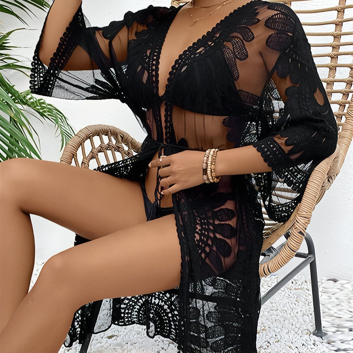 Kimono de dentelle destiné à la plage