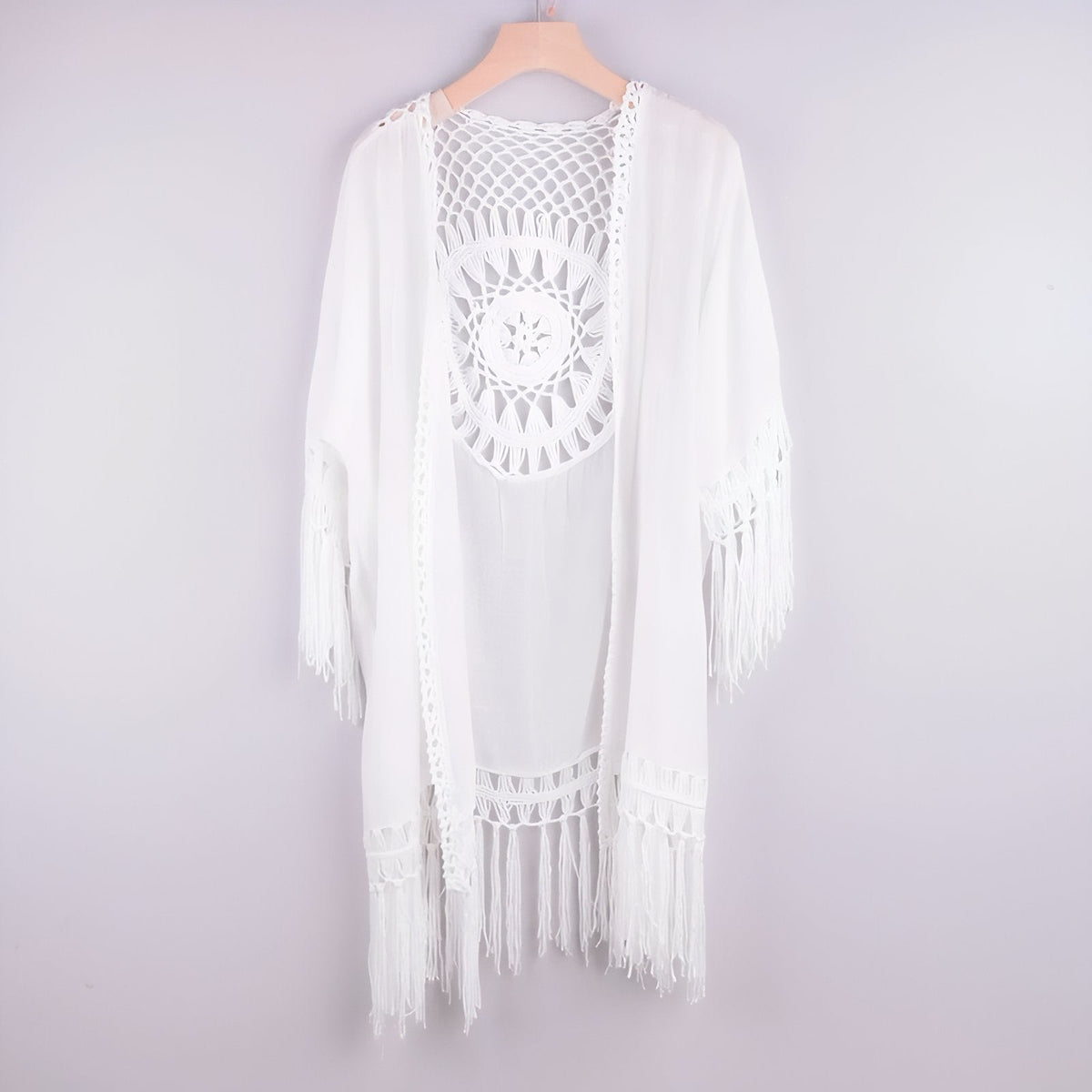 Kimono estival blanc orné de franges