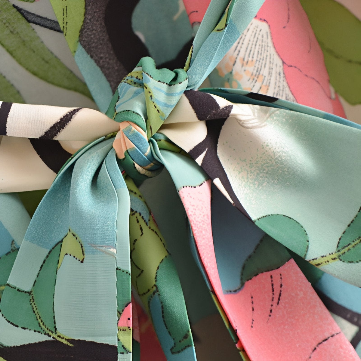 Kimono fleuri pour la plage aux larges manches
