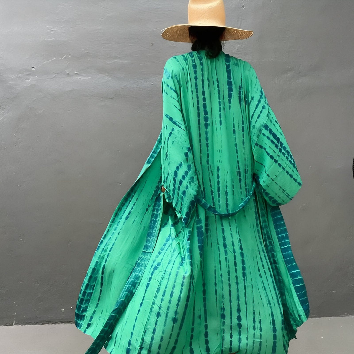 Kimono style tie and dye de plage aux manches longues