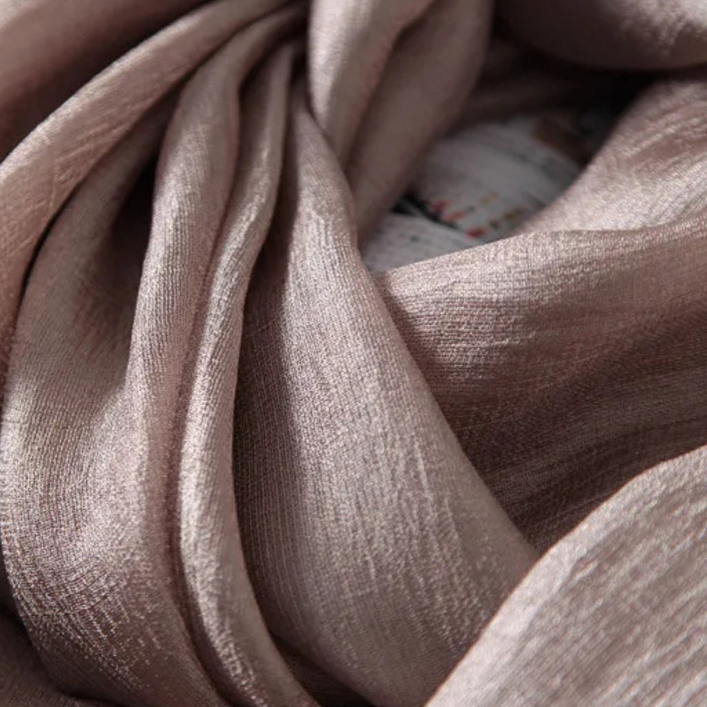 Long foulard à finition satinée