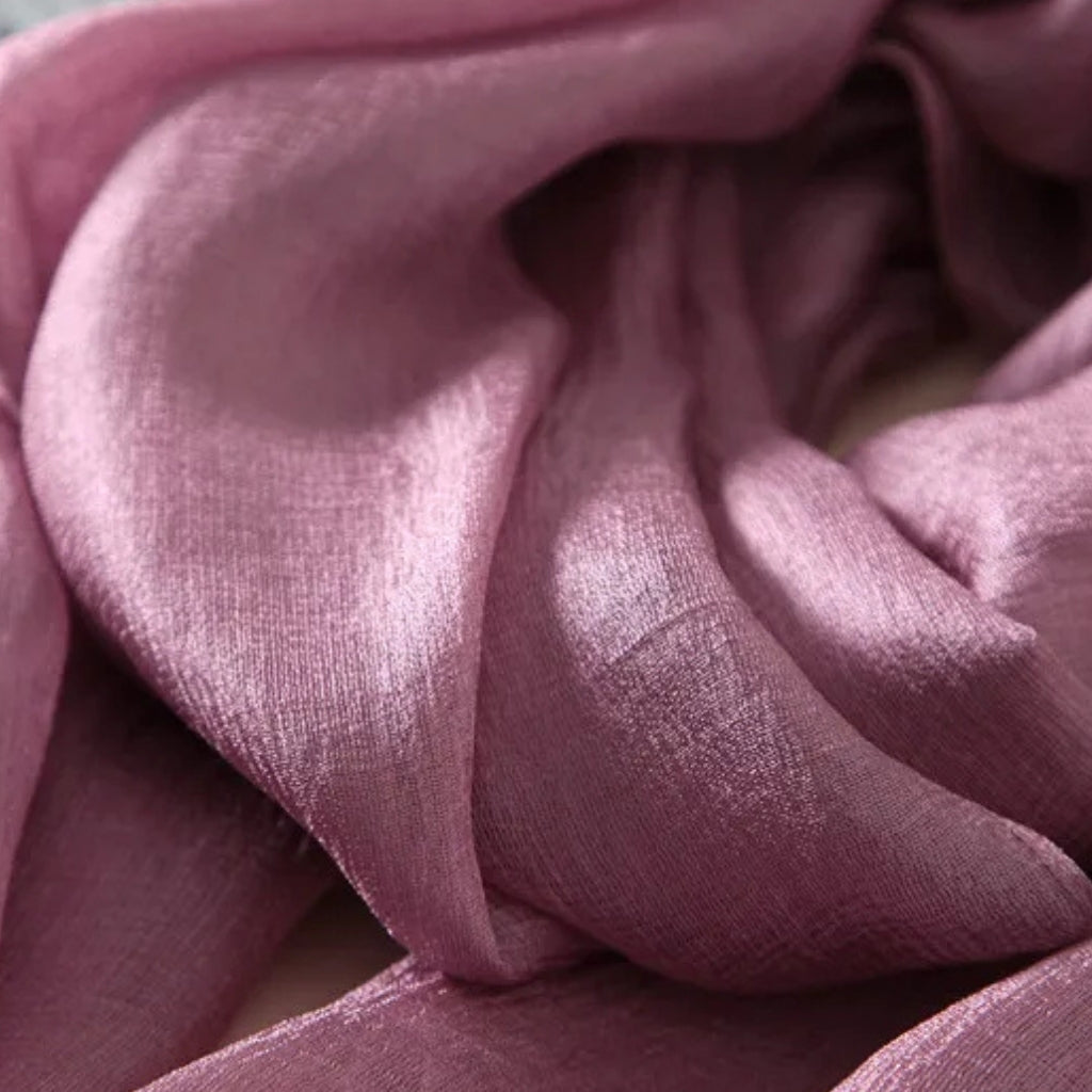 Long foulard au fini satiné
