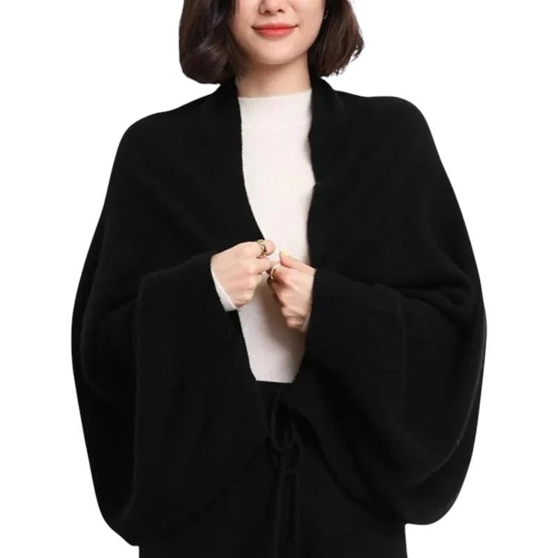 Modèle femme écharpe cape en cachemire