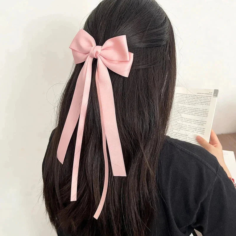Nœud papillon à porter dans les cheveux