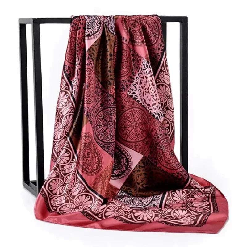 Petit accessoire carré en foulard