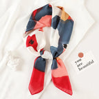 Petit carré de couleur à porter en foulard