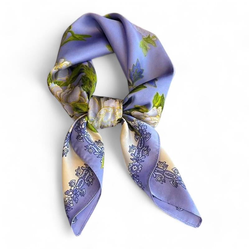 Petit carré façon foulard coloré