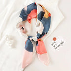 Petit foulard carré décliné en couleur