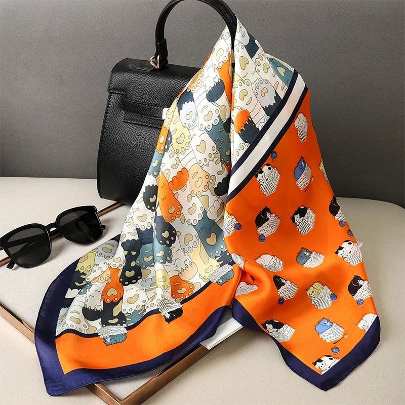 Petit foulard coloré au format carré