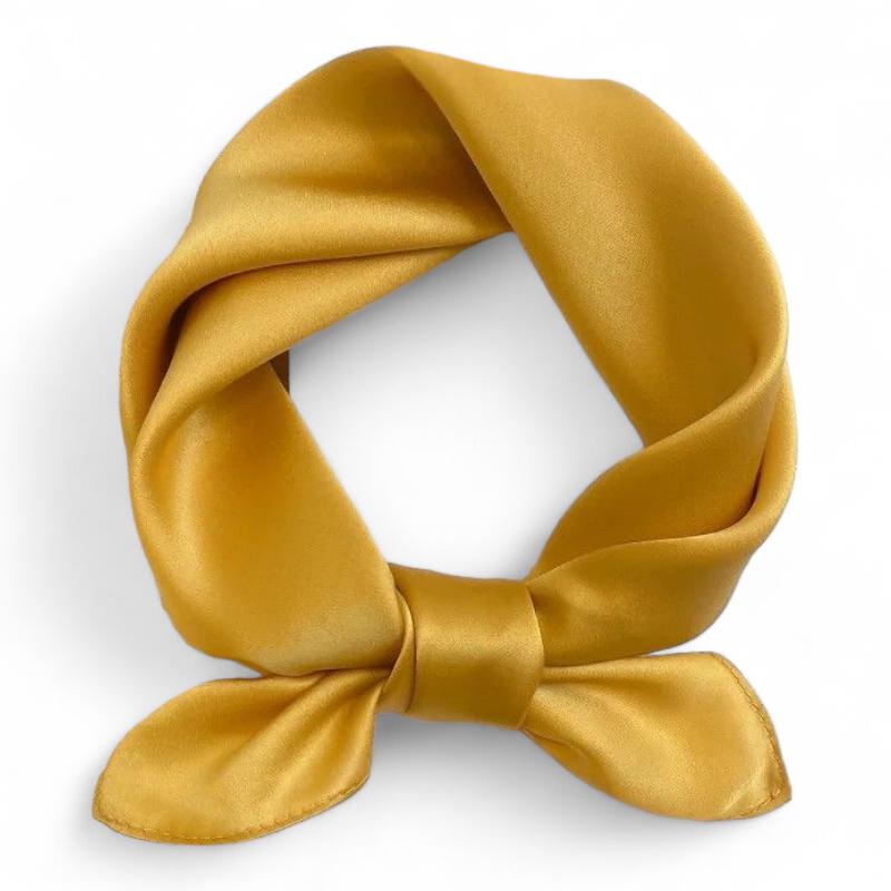 Petit foulard de soie destiné aux femmes
