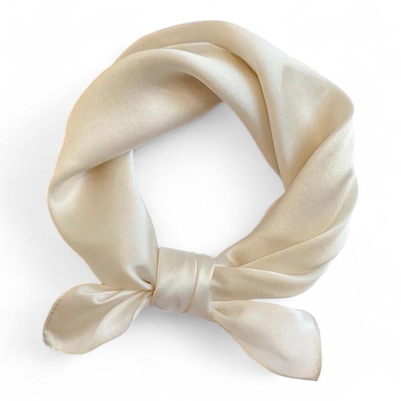 Petit foulard féminin confectionné en soie