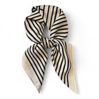 Petit foulard féminin servant de tour de cou
