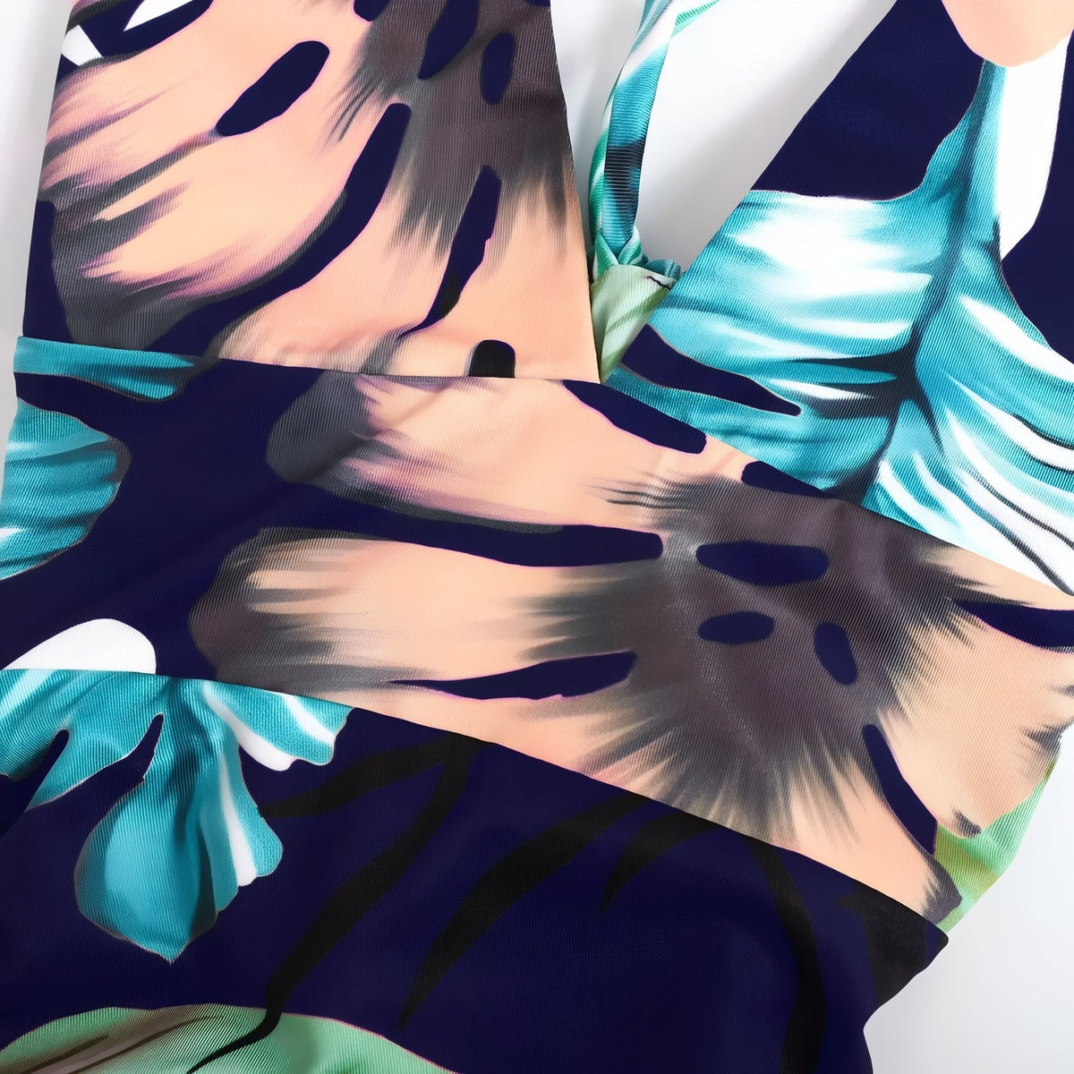 Robe à motif tropical pour la plage