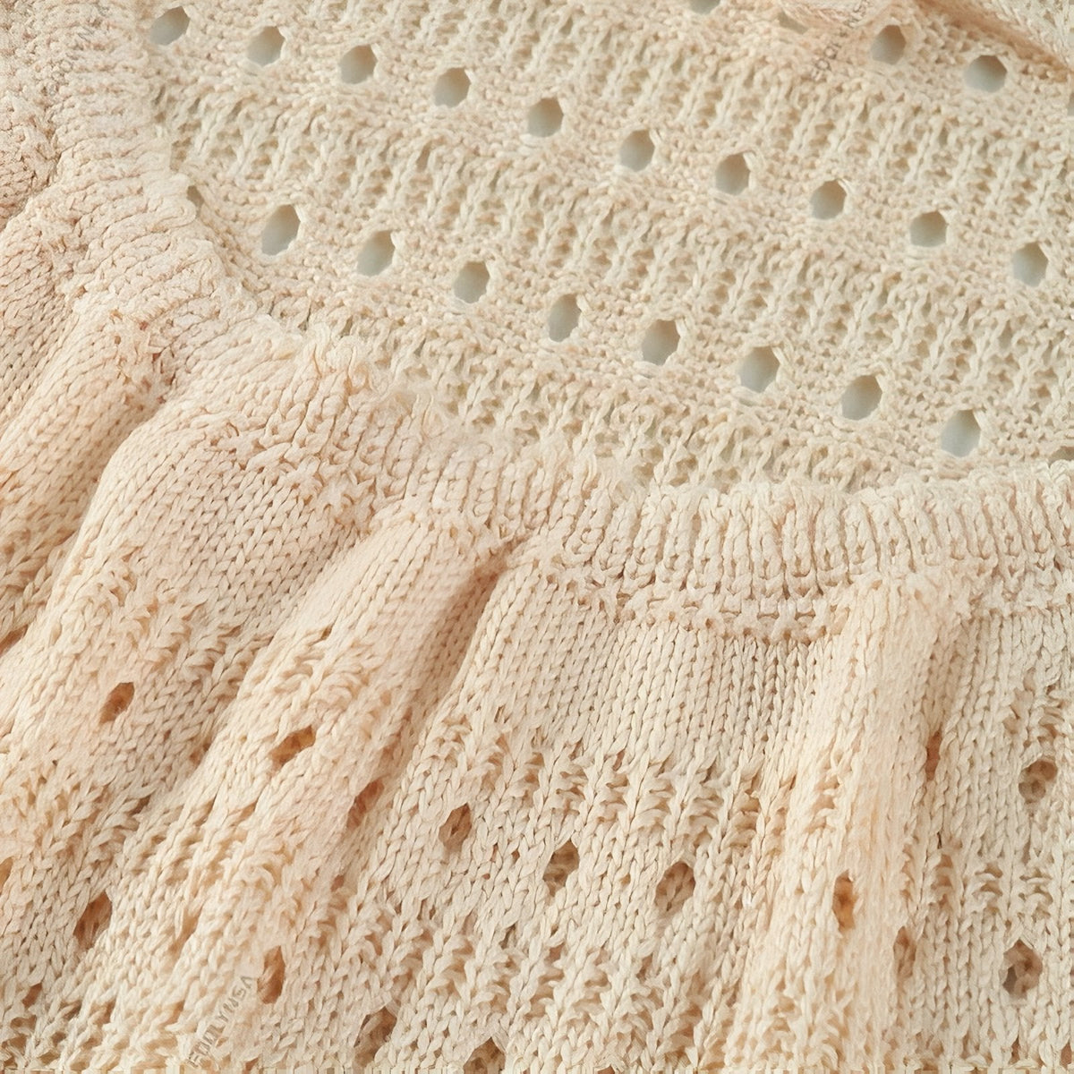 Robe crochet aux multiples couleurs à dos nu