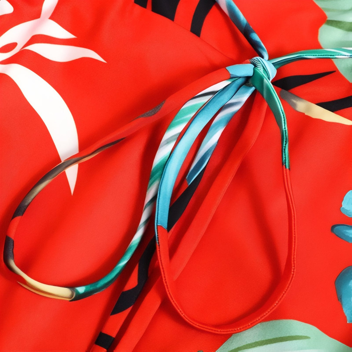 Robe de plage au style tropical imprimé